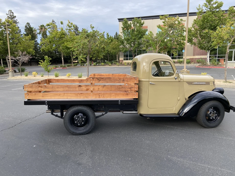 1939 International - Image 2 of 31
