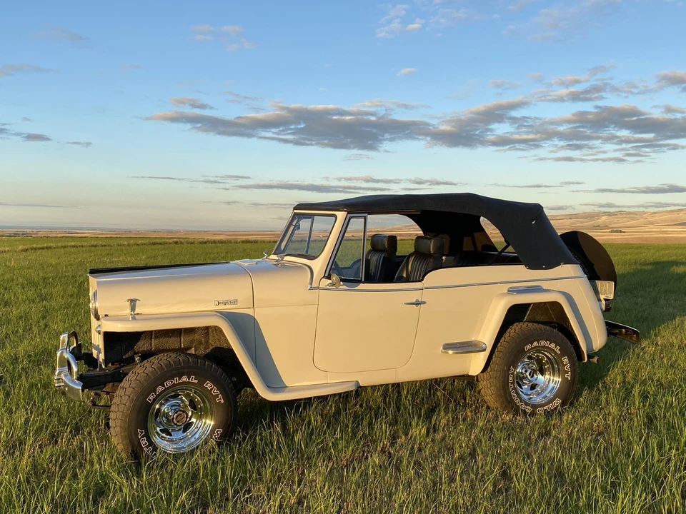 Willys Jeepster - Image 28 of 31
