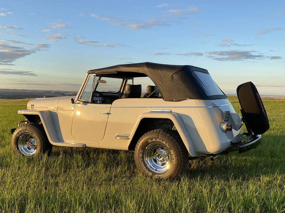 Willys Jeepster - Image 29 of 31