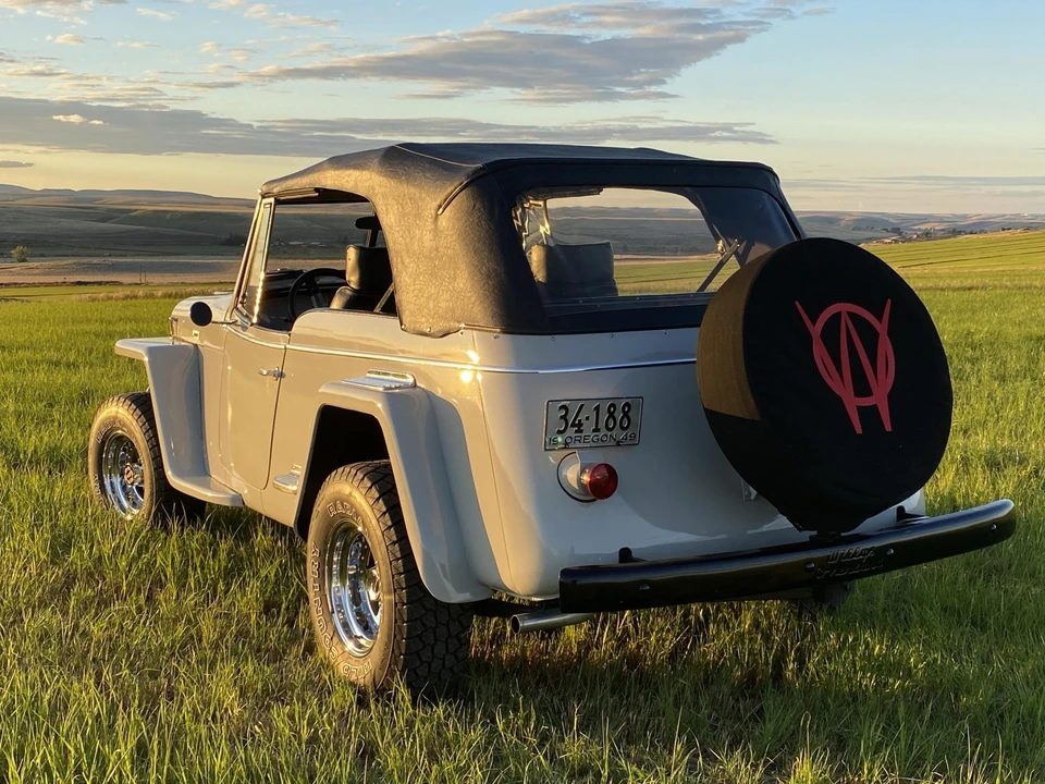 Willys Jeepster - Image 30 of 31