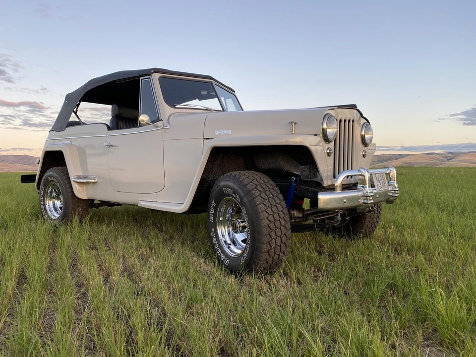 Willys Jeepster - Image 21 of 31