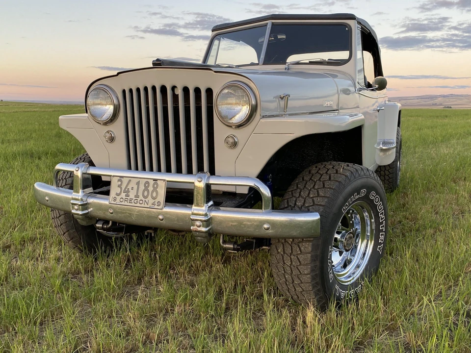 Willys Jeepster - Image 2 of 31