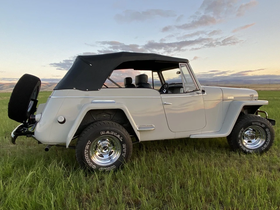Willys Jeepster - Image 18 of 31