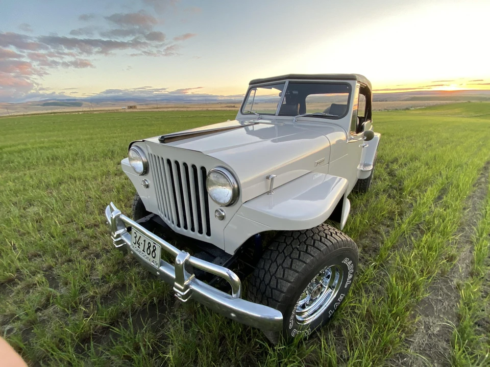 Willys Jeepster - Image 3 of 31