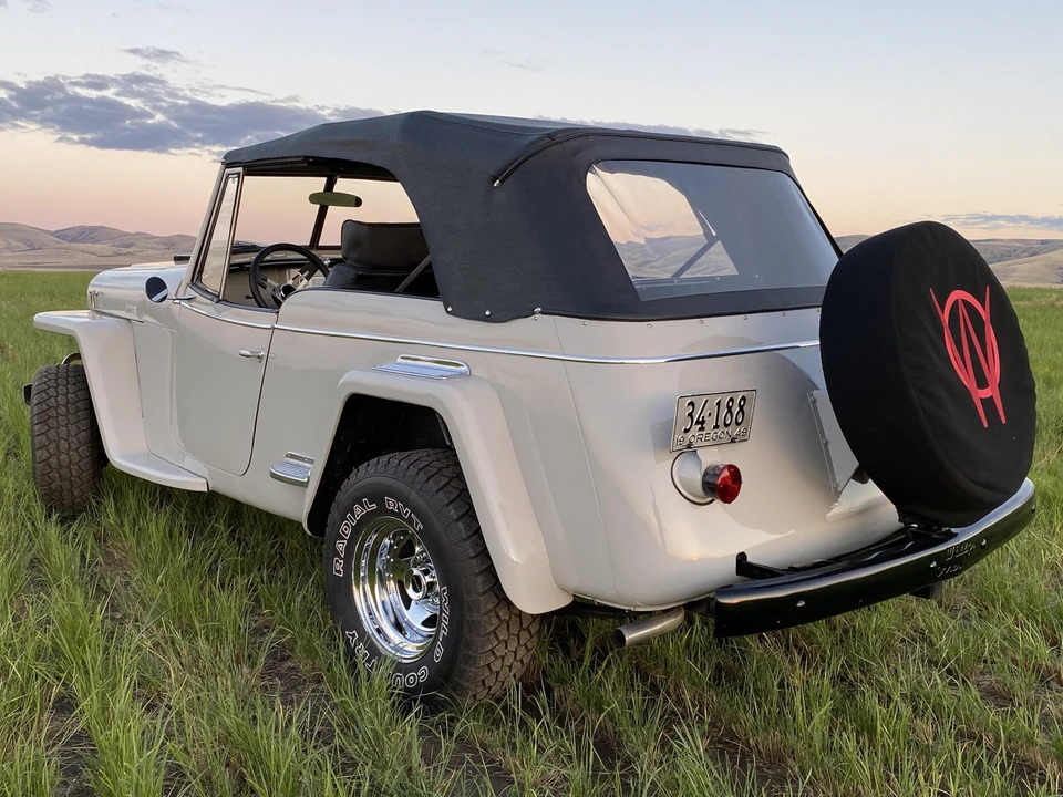 Willys Jeepster - Image 10 of 31