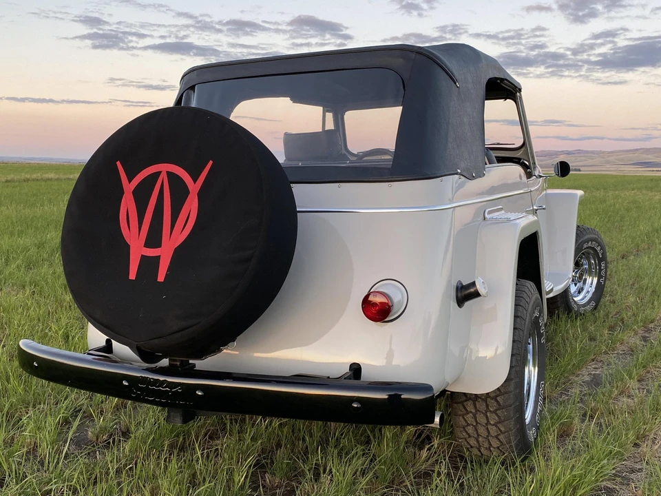 Willys Jeepster - Image 13 of 31