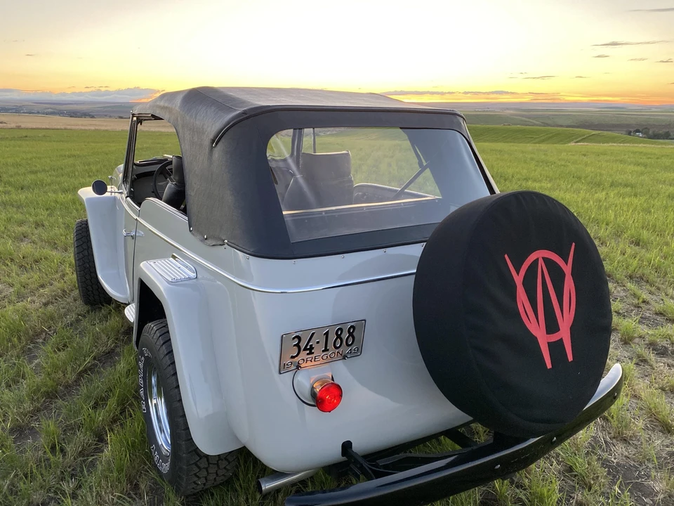 Willys Jeepster - Image 12 of 31