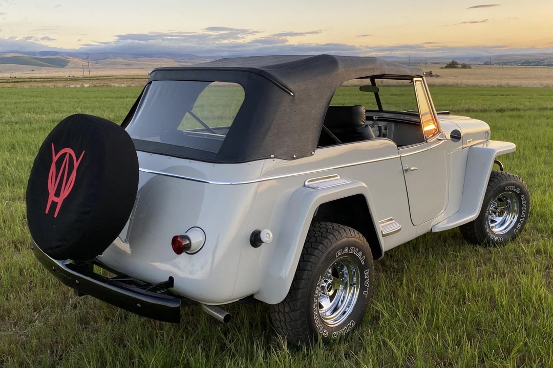 Willys Jeepster - Image 16 of 31