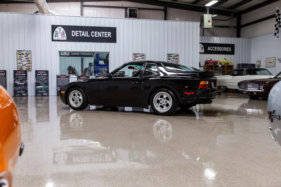 1986 Porsche 944 Turbo - Image 16 of 31