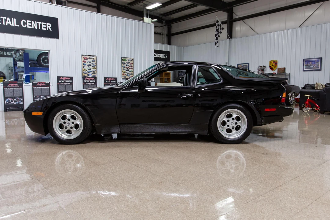 1986 Porsche 944 Turbo - Image 2 of 31
