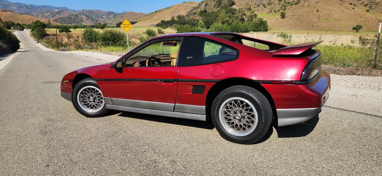 1987 Pontiac Fiero GT - Image 9 of 31