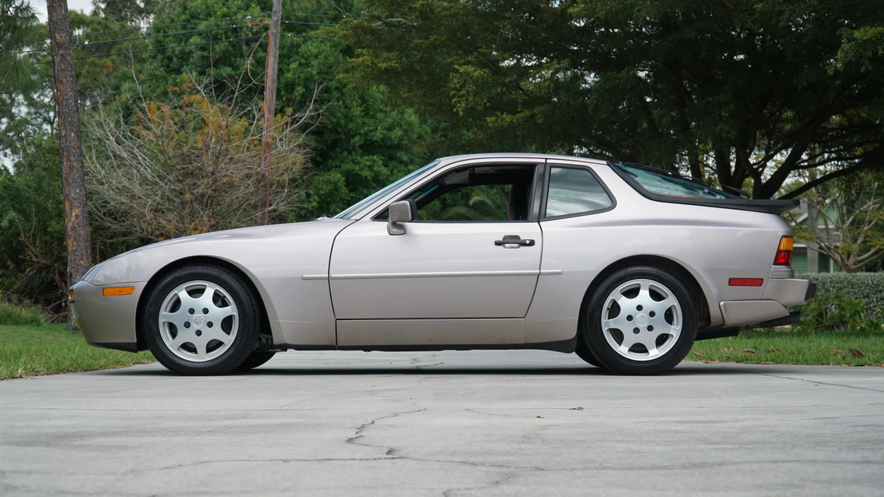 1988 Porsche 944 Turbo - Image 10 of 31