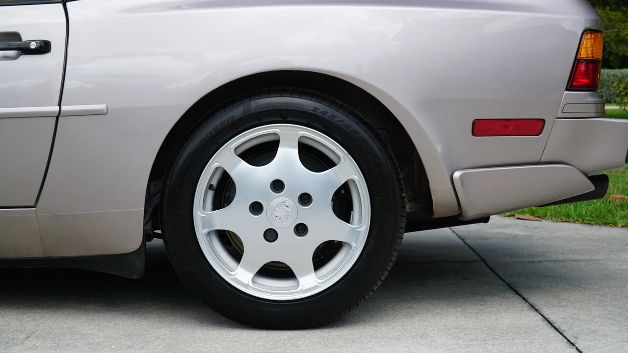 1988 Porsche 944 Turbo - Image 28 of 31