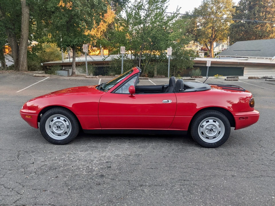 1990 Mazda NA MX-5 Miata - Image 29 of 31