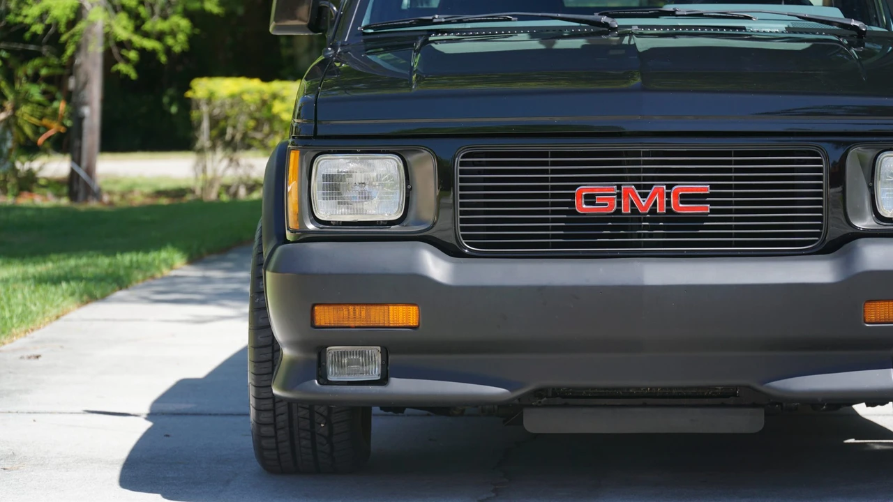1991 GMC Syclone - Image 28 of 31