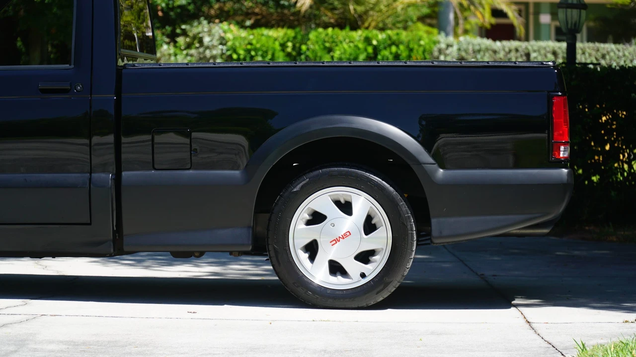 1991 GMC Syclone - Image 23 of 31