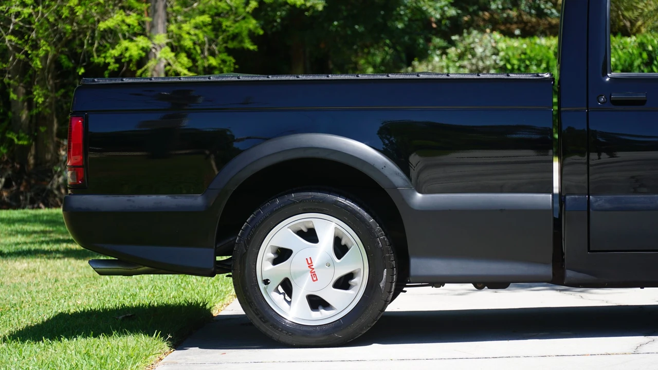 1991 GMC Syclone - Image 24 of 31