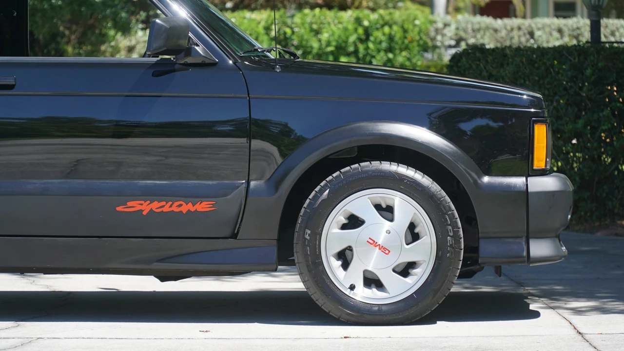 1991 GMC Syclone - Image 26 of 31