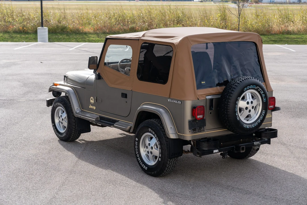 1991 Jeep YJ Wrangler - Image 10 of 31