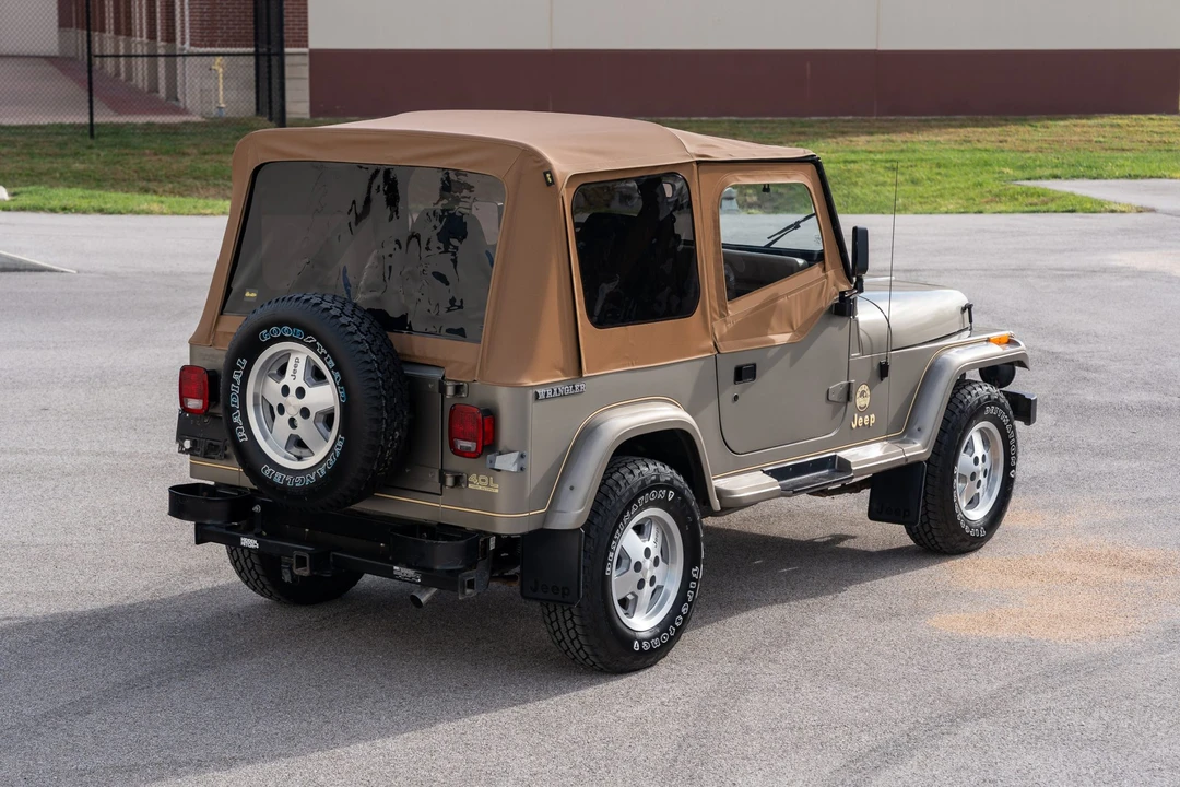 1991 Jeep YJ Wrangler - Image 16 of 31