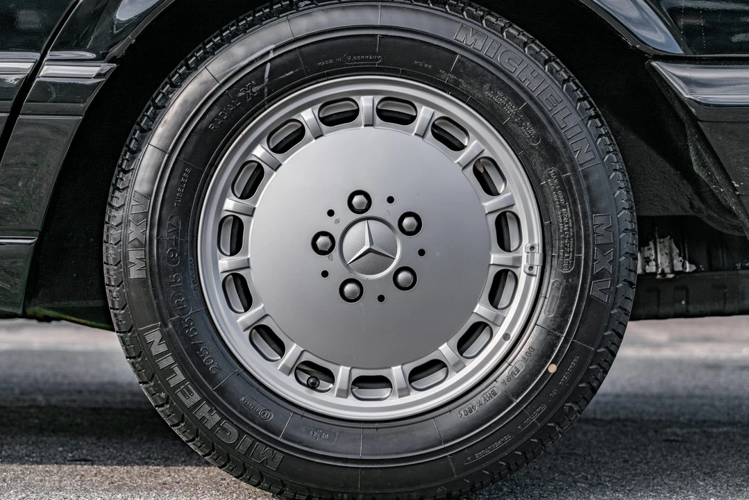 1991 Mercedes-Benz W126 S-Class Sedan - Image 26 of 31