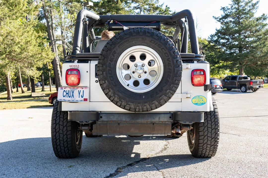 1992 Jeep YJ Wrangler - Image 5 of 31