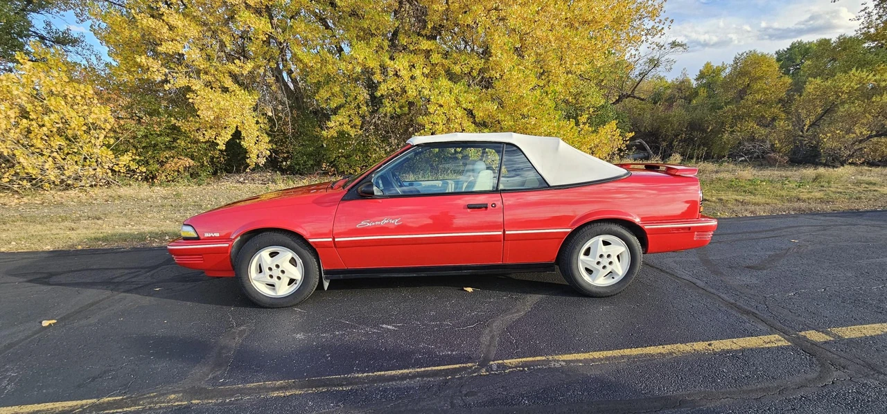 1992 Pontiac Sunbird - Image 10 of 31