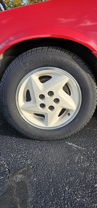 1992 Pontiac Sunbird - Image 26 of 31