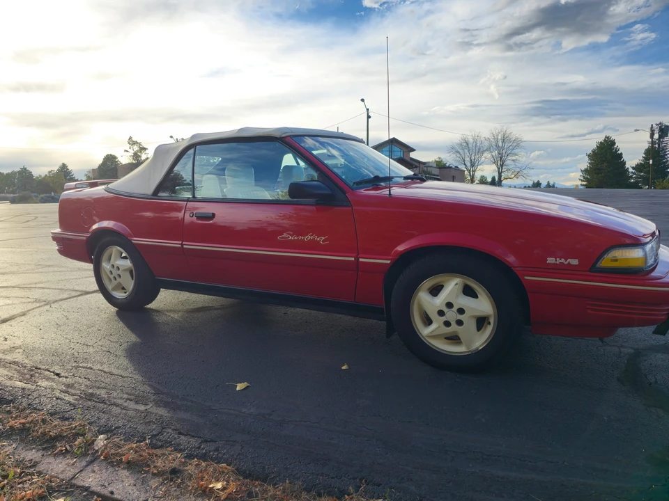 1992 Pontiac Sunbird - Image 6 of 31