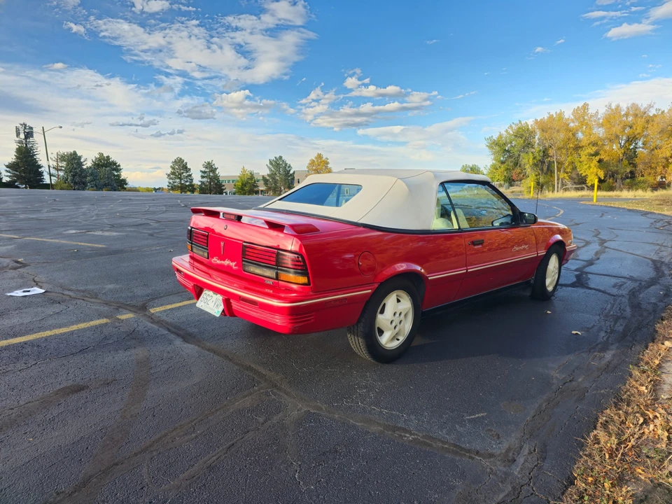 1992 Pontiac Sunbird - Image 8 of 31