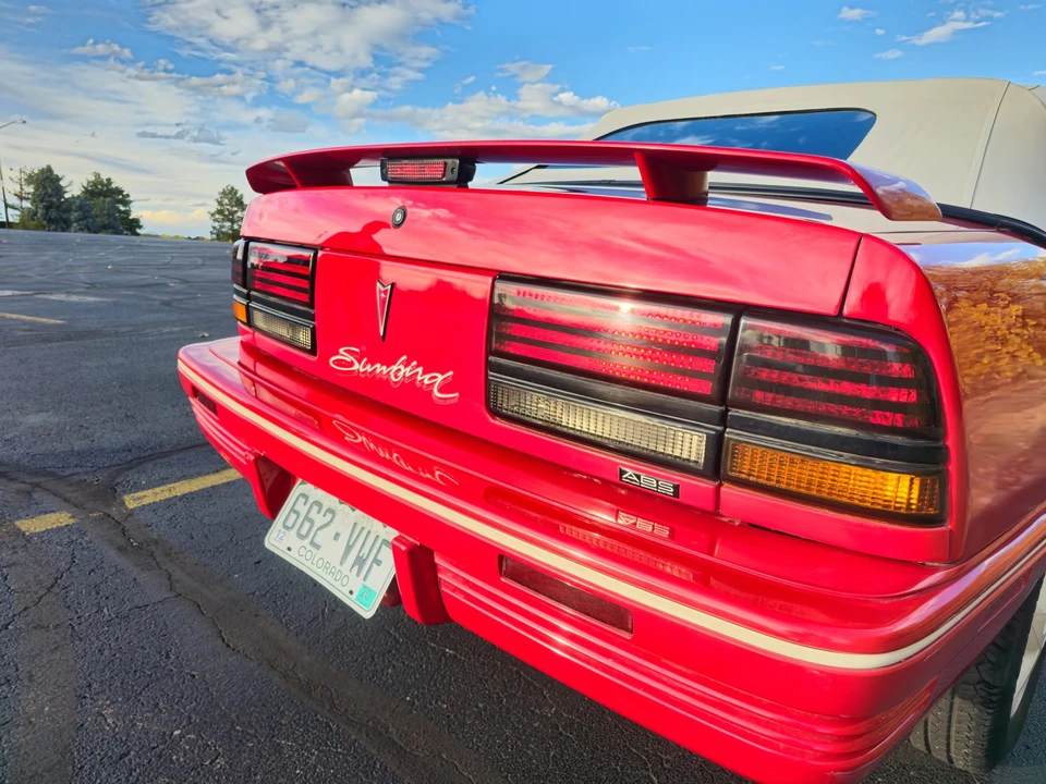 1992 Pontiac Sunbird - Image 18 of 31