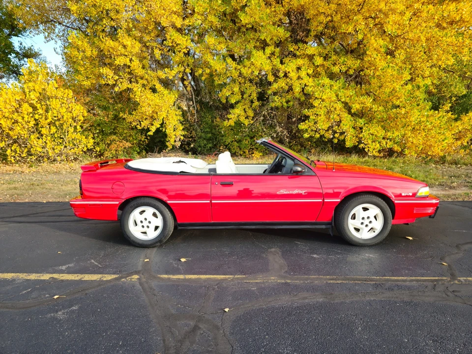 1992 Pontiac Sunbird - Image 14 of 31
