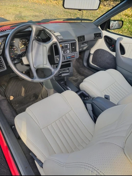 1992 Pontiac Sunbird - Image 29 of 31