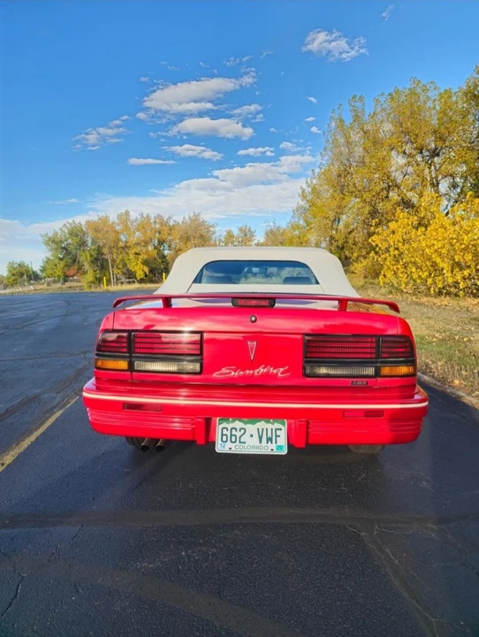 1992 Pontiac Sunbird - Image 9 of 31