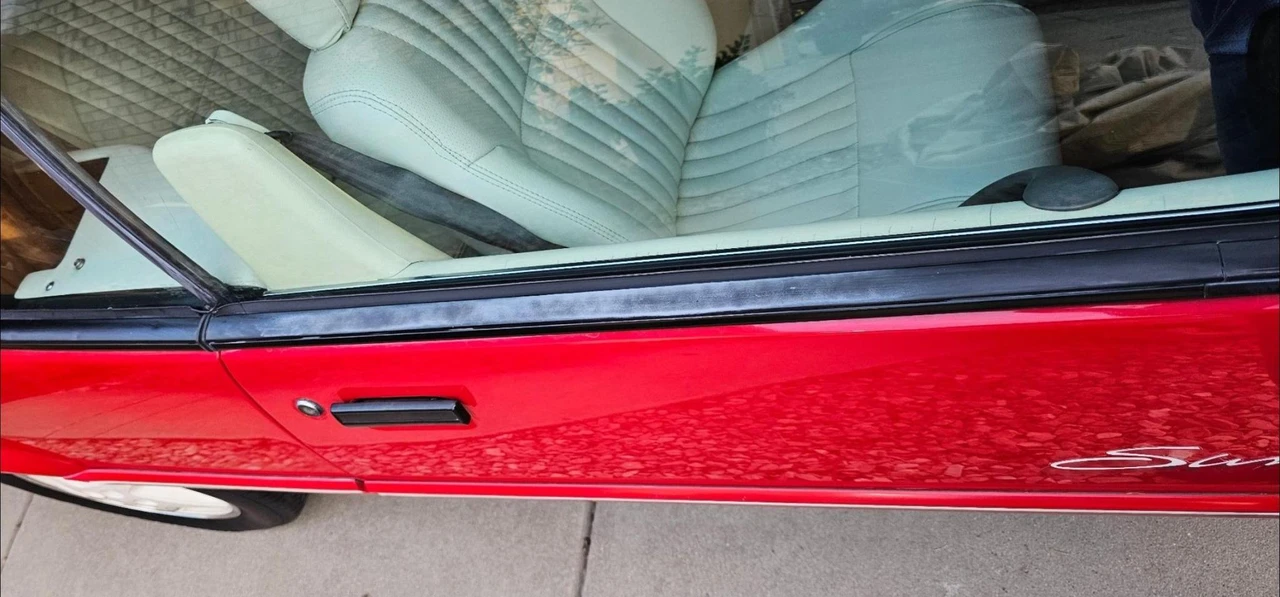 1992 Pontiac Sunbird - Image 20 of 31