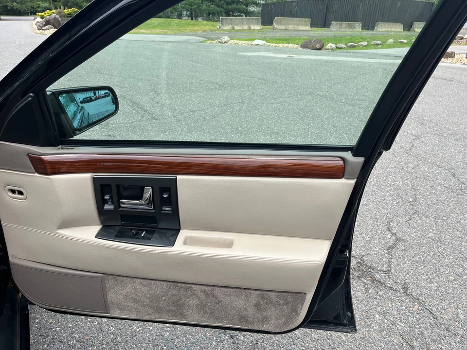1993 Cadillac Seville - Image 26 of 31
