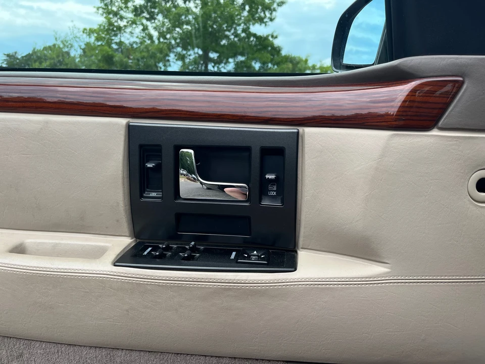 1993 Cadillac Seville - Image 28 of 31