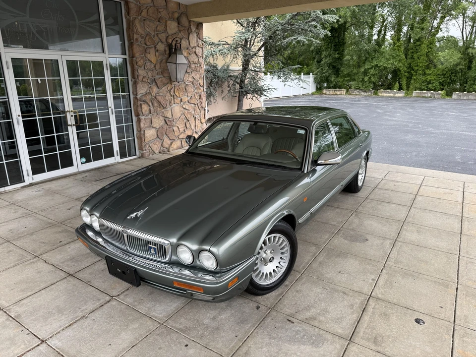1996 Jaguar X300 XJ - Image 2 of 31