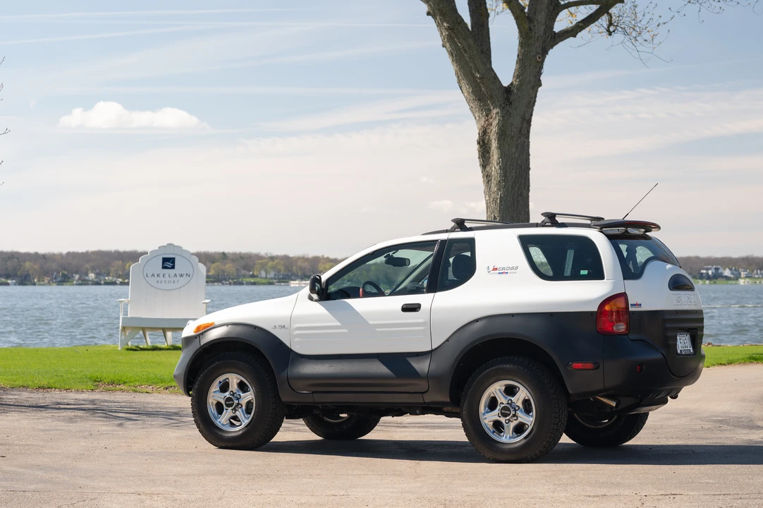 1999 Isuzu VehiCROSS - Image 14 of 31