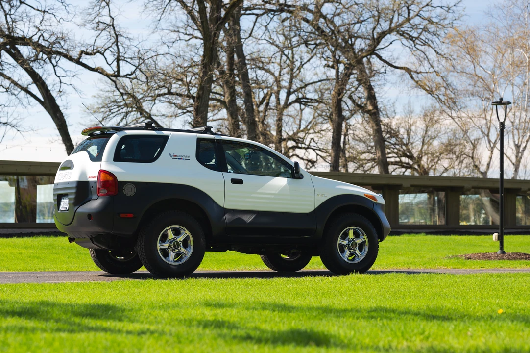 1999 Isuzu VehiCROSS - Image 19 of 31
