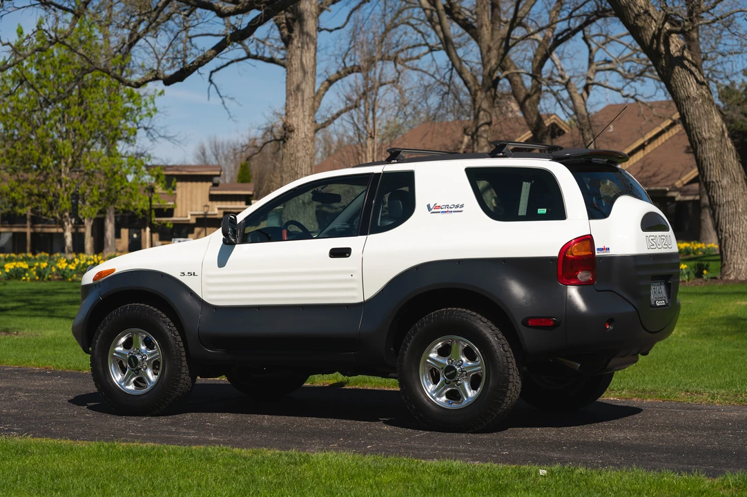 1999 Isuzu VehiCROSS - Image 13 of 31