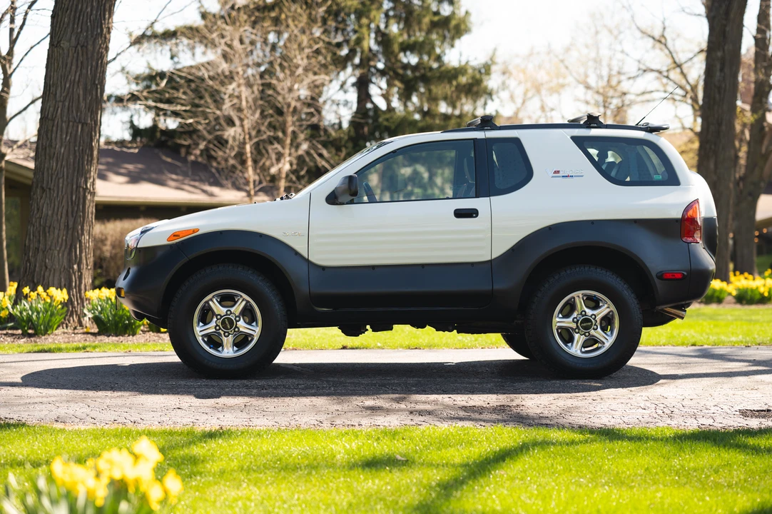 1999 Isuzu VehiCROSS - Image 11 of 31