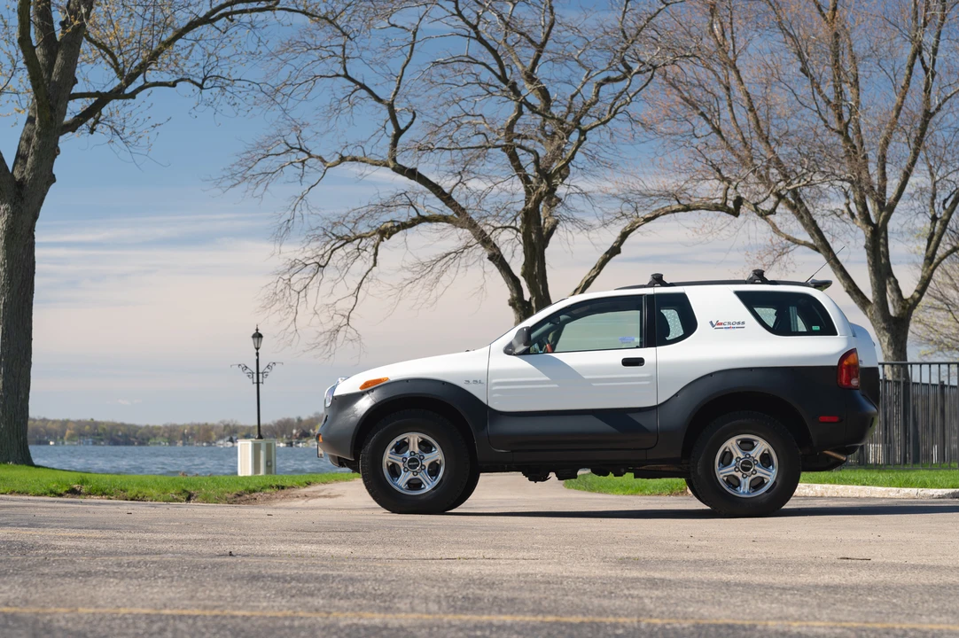 1999 Isuzu VehiCROSS - Image 9 of 31