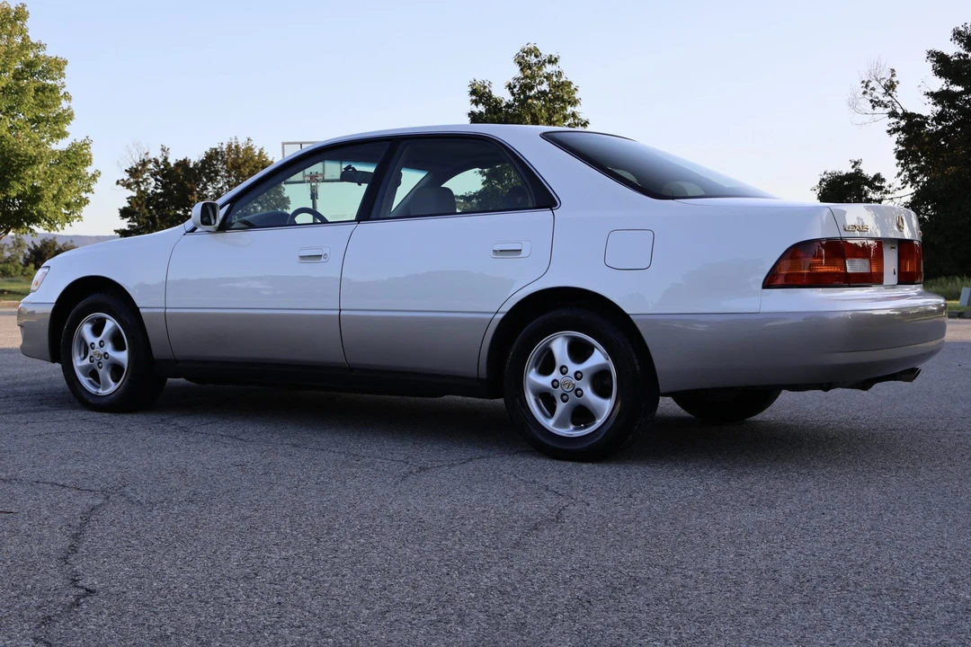 1999 Lexus ES 3rd Gen - Image 13 of 31