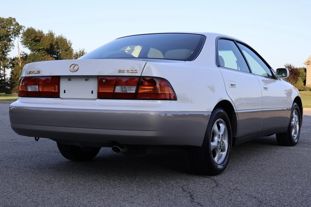 1999 Lexus ES 3rd Gen - Image 11 of 31