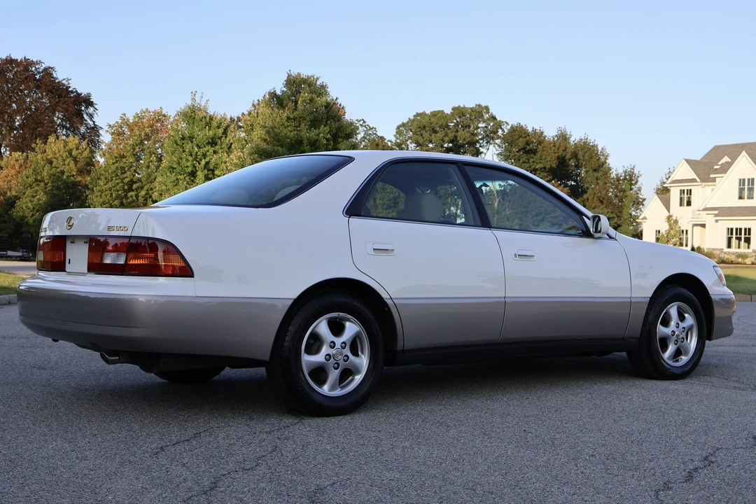 1999 Lexus ES 3rd Gen - Image 10 of 31