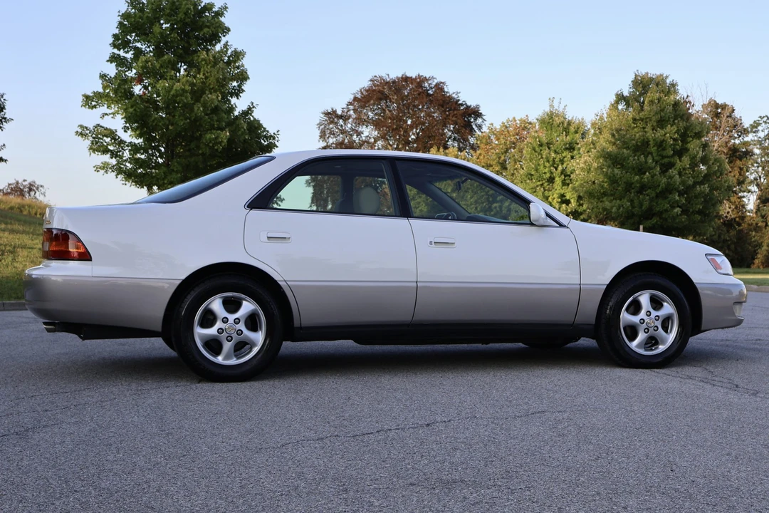 1999 Lexus ES 3rd Gen - Image 9 of 31