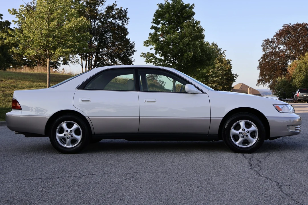 1999 Lexus ES 3rd Gen - Image 8 of 31