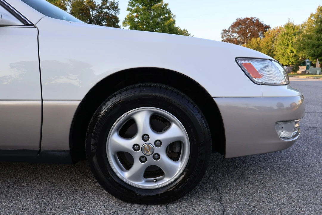 1999 Lexus ES 3rd Gen - Image 25 of 31