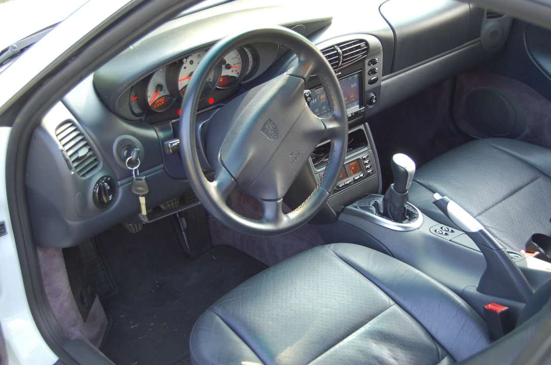1999 Porsche 996 Carrera - Image 21 of 31